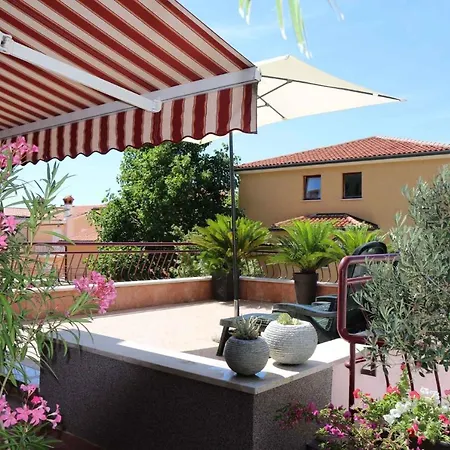 Apartment In 16698 Rabac