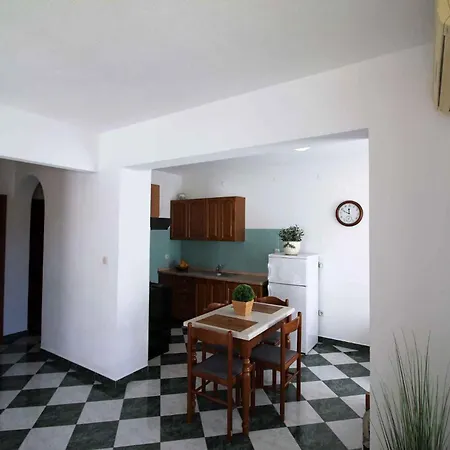 Apartment In 16698