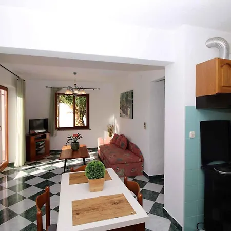 In 16698 Apartment