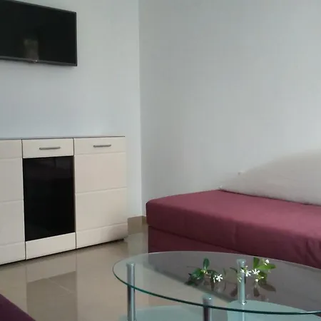 Apartment In 16698 *